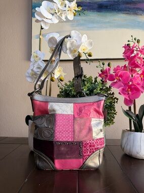 Coach Pink Soho SIgnature Canvas
Patchwork PINk Shoulder Bag